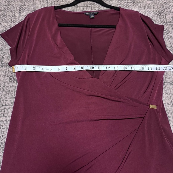 Banana Republic short-sleeve draped v-neck top in a deep plum color. - Picture 5 of 6